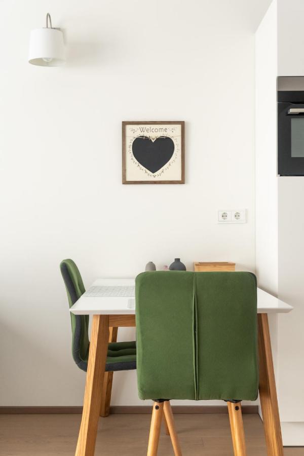 Quiet And Cozy Apartment Next To Mariahilfer Strasse And Naschmarkt With Ac, Minimum 30 Nights Wien Eksteriør billede