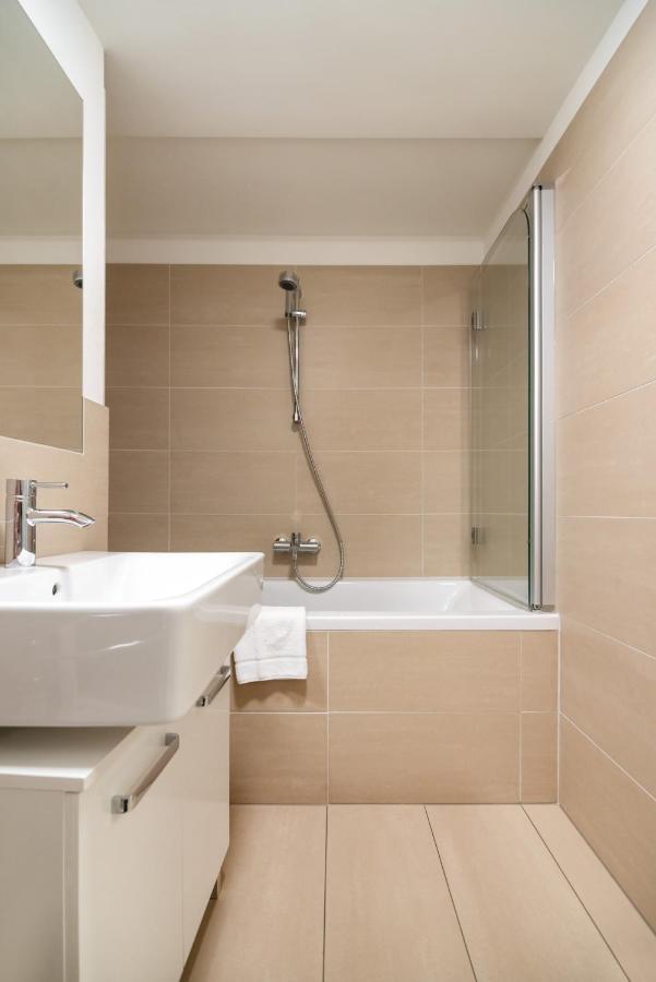 Quiet And Cozy Apartment Next To Mariahilfer Strasse And Naschmarkt With Ac, Minimum 30 Nights Wien Eksteriør billede