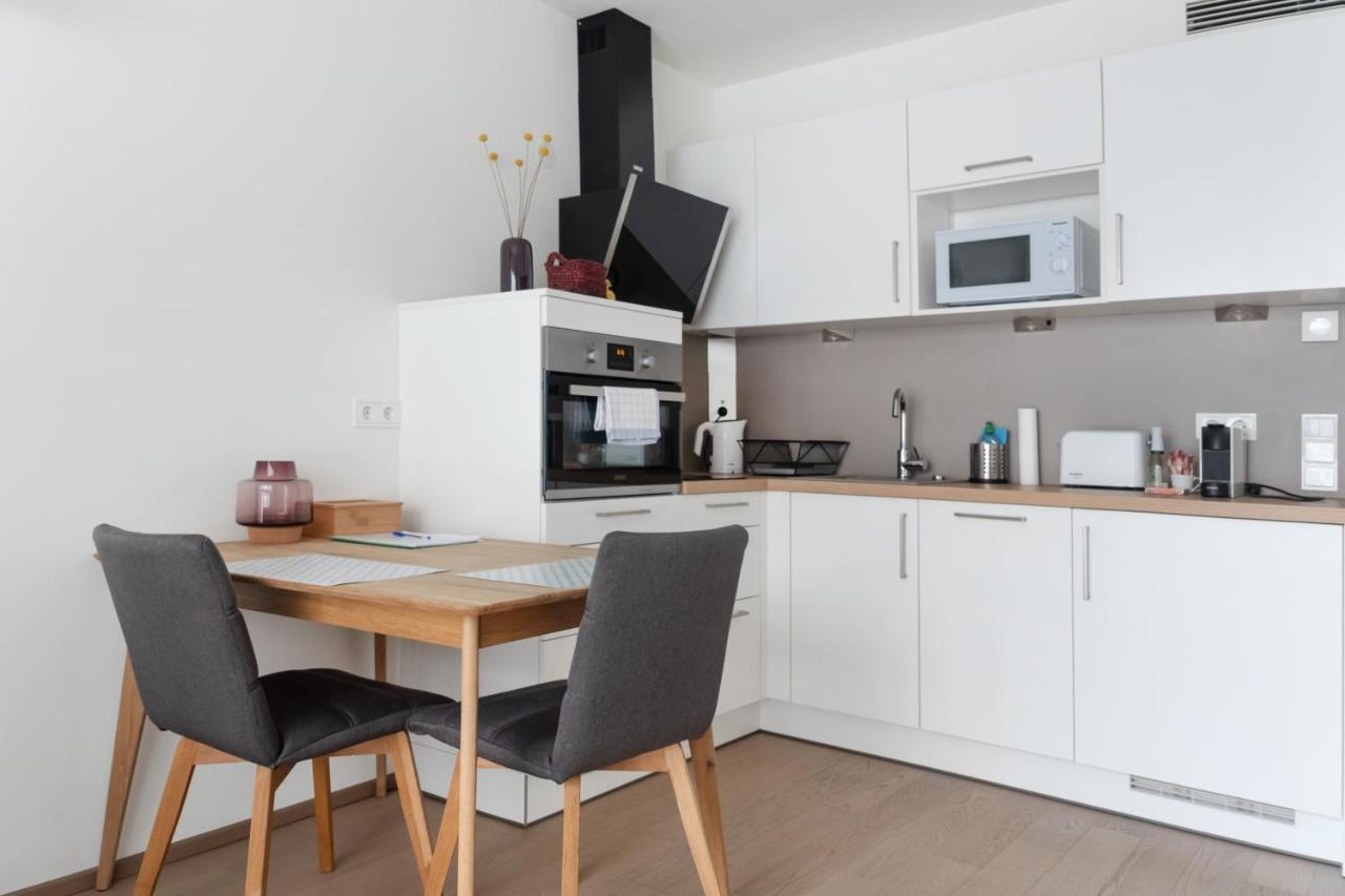 Quiet And Cozy Apartment Next To Mariahilfer Strasse And Naschmarkt With Ac, Minimum 30 Nights Wien Eksteriør billede